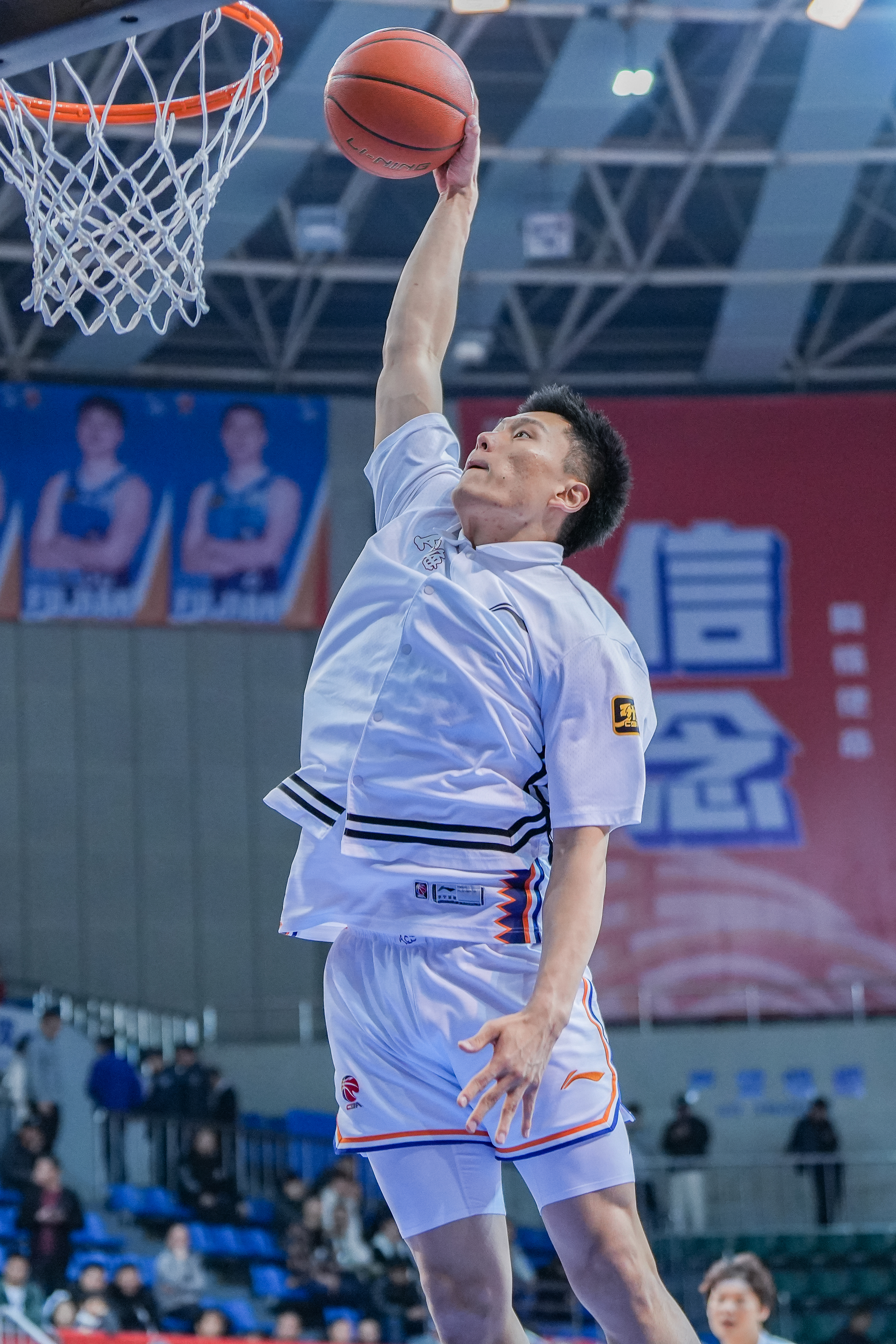  持續(xù)漲球！上海男籃“李花”組合—李弘權(quán)、李添榮
