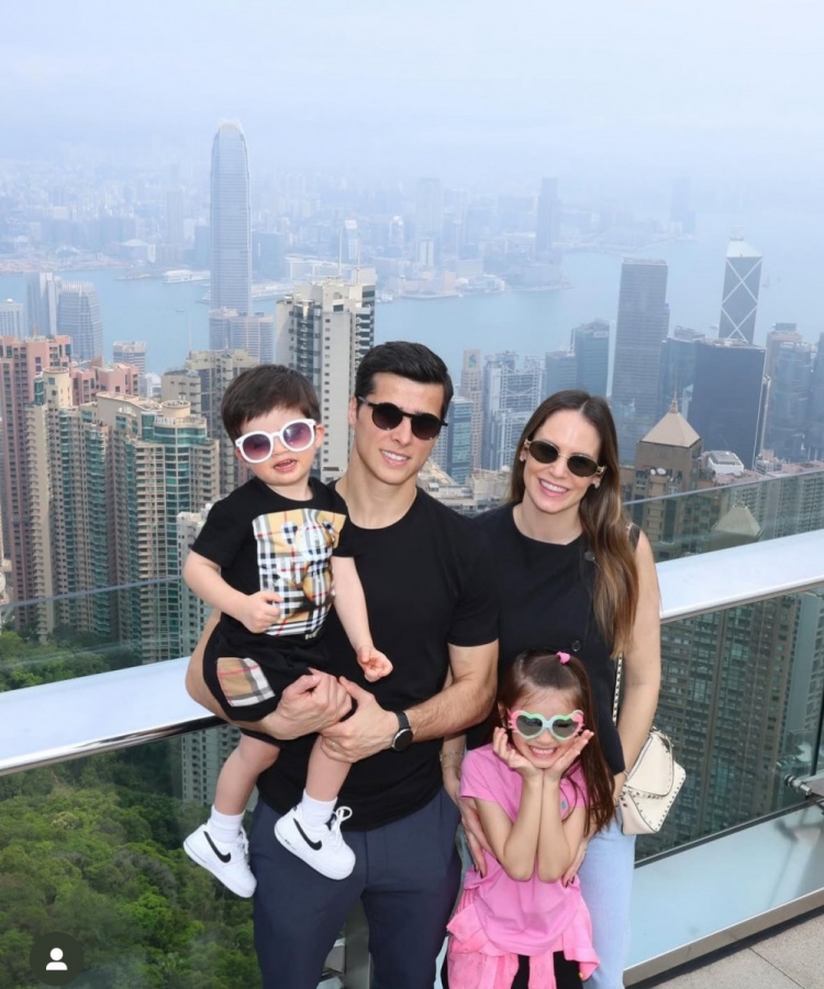  特謝拉帶家人赴中國香港過周末，陳晉一留言：這是個好地方