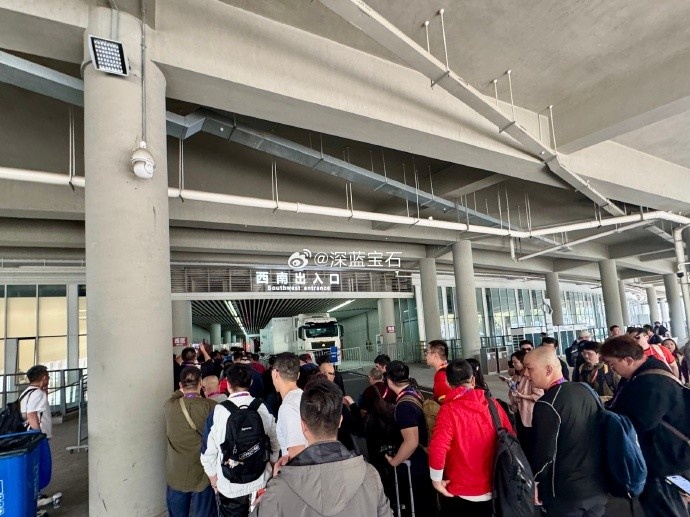  盛況空前！記者曬照：距離中澳之戰(zhàn)還有三小時，現(xiàn)場記者已超百名
