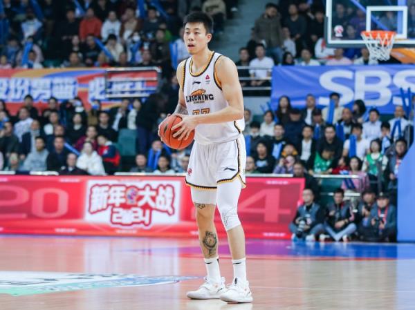  攻防俱佳！張鎮(zhèn)麟15中8拿到19分7板6助5斷2帽