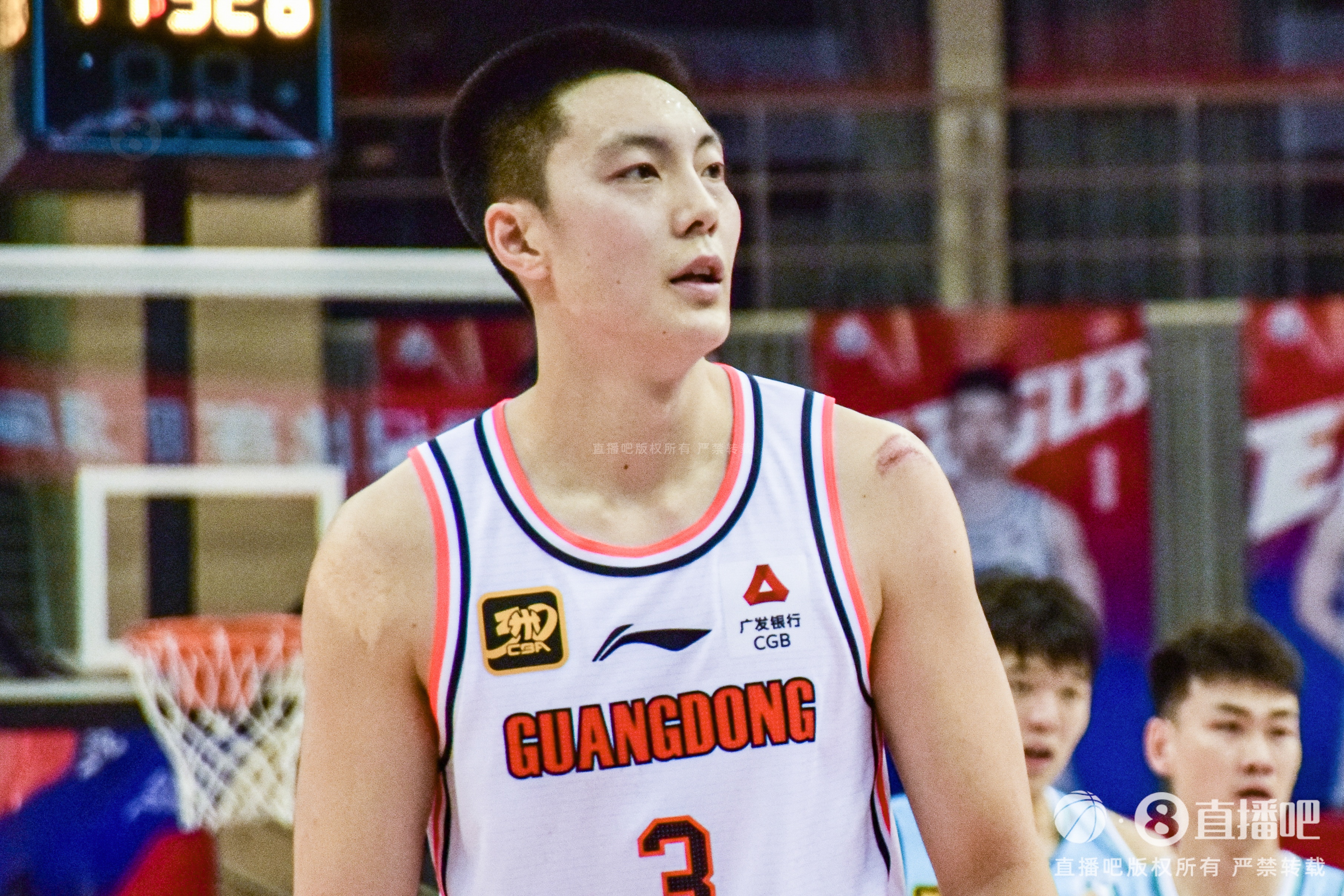 隊長歸來！胡明軒復出表現(xiàn)完美 7中4拿下11分3板5助0失誤