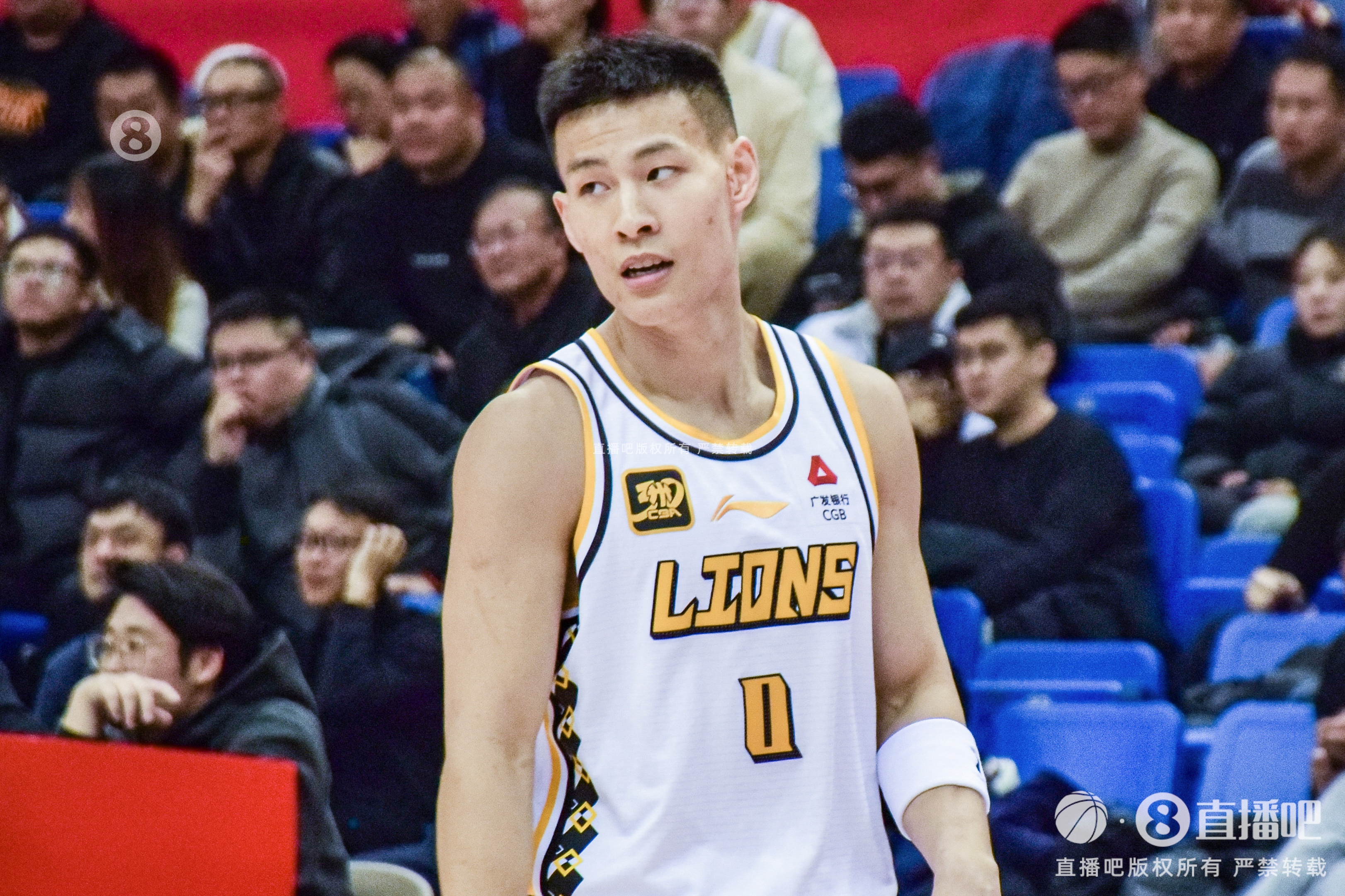  毫無狀態(tài)！林秉圣11投僅1中拿到3分3斷 出現(xiàn)2失誤4犯規(guī)