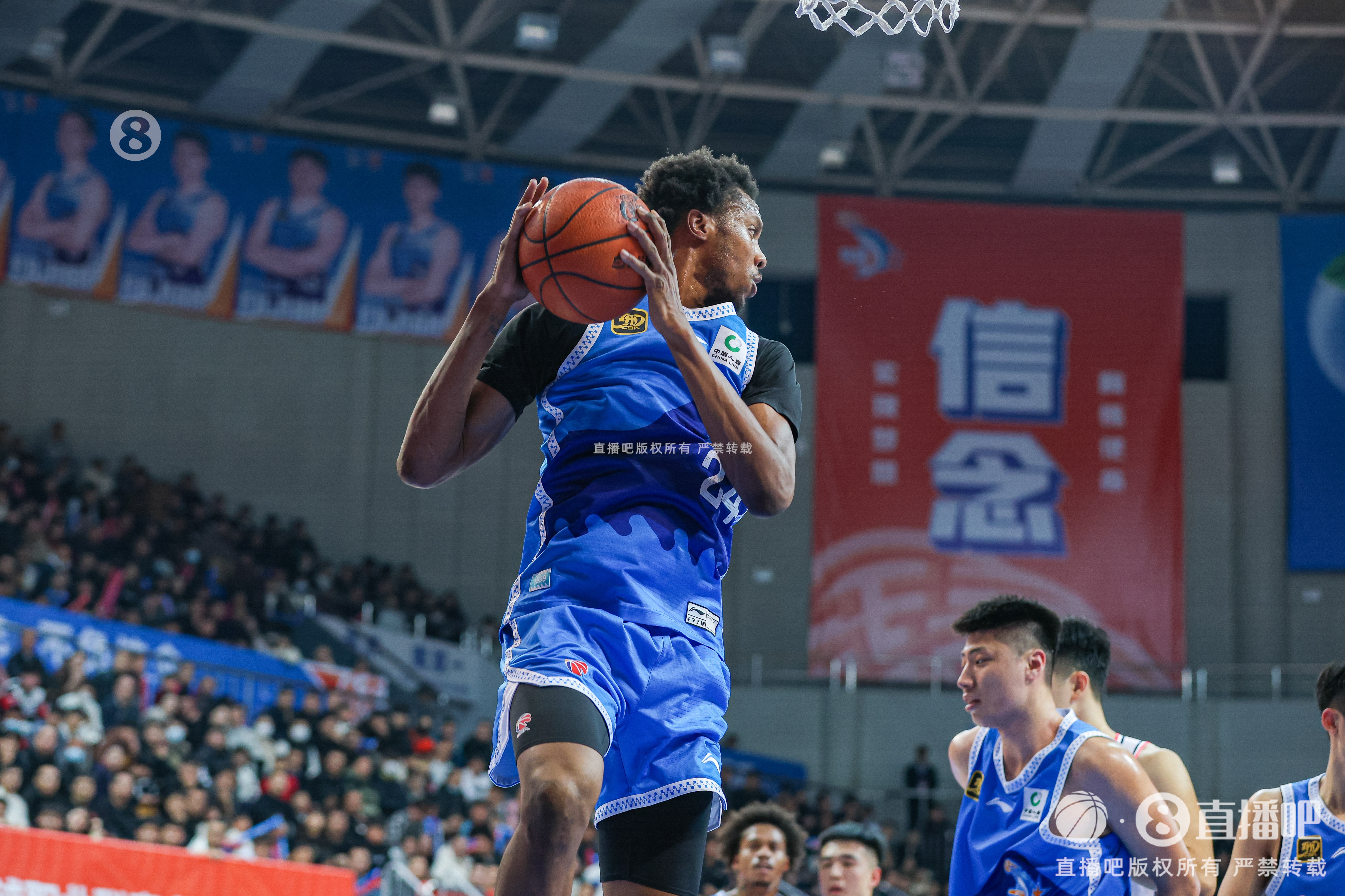  今天效率是真高！路易斯-金20中15&三分7中5怒砍41分8板4斷