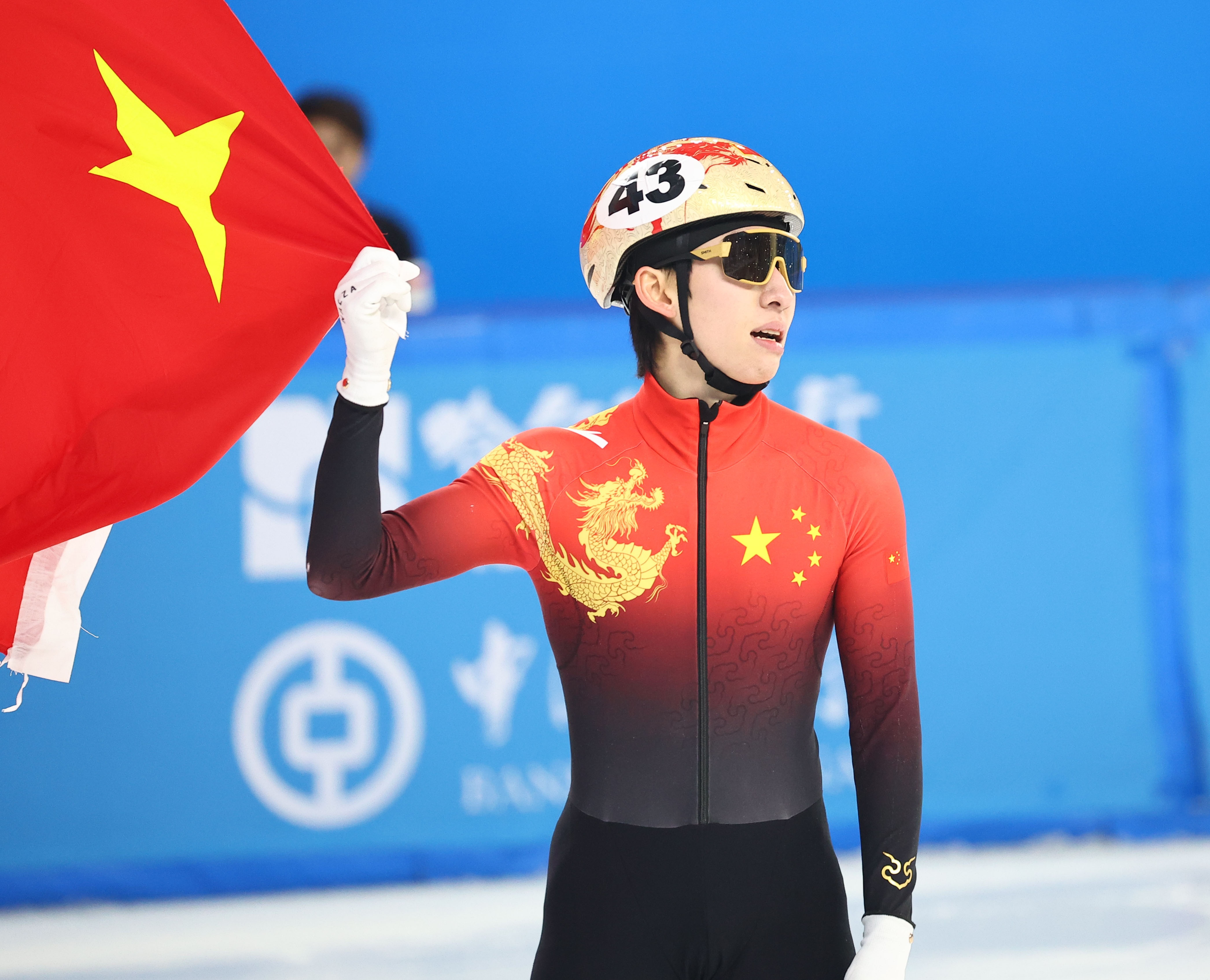  媒體人：中國(guó)冰雪歸化非常成功，但足球歸化花更多錢卻連水花都沒(méi)
